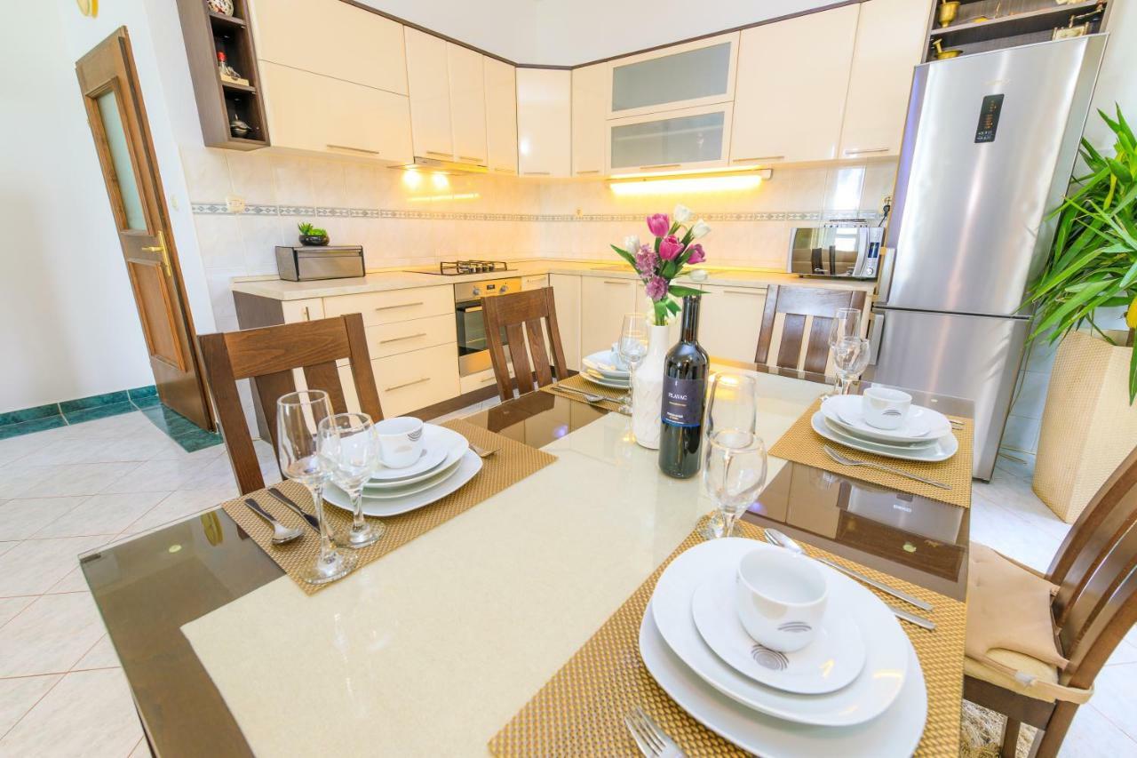 Holiday Home Obrov Каштела Екстер'єр фото